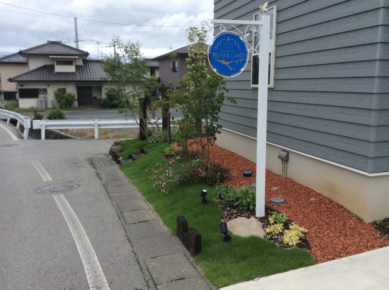 看板まわりの植栽