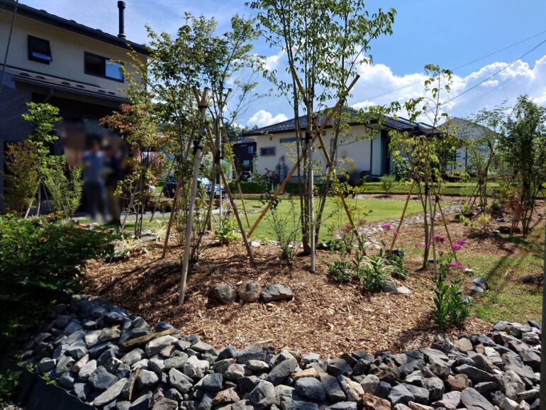 化粧ゴロタで防草